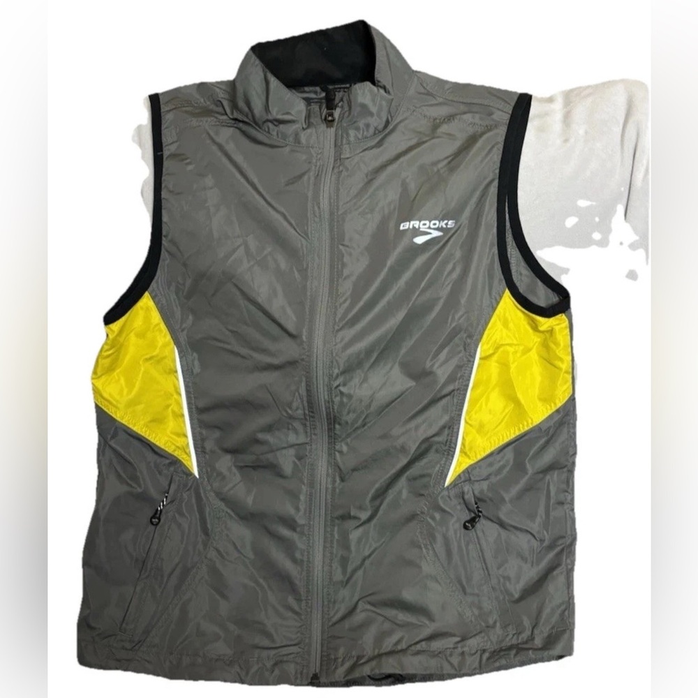 Brooks Vest Mens Small Grey Running Lightweight Vented Full Zip Shelter Tech